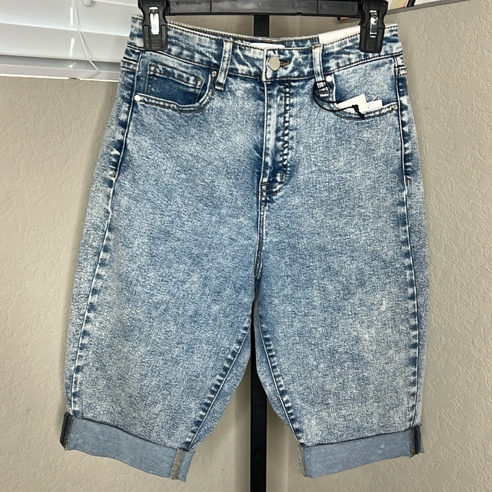 Frayed NWT Blue Jean Shorts, Bermuda Length, Size 25